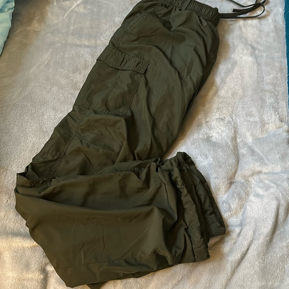 Parachute like material cargo pants, fleece lining